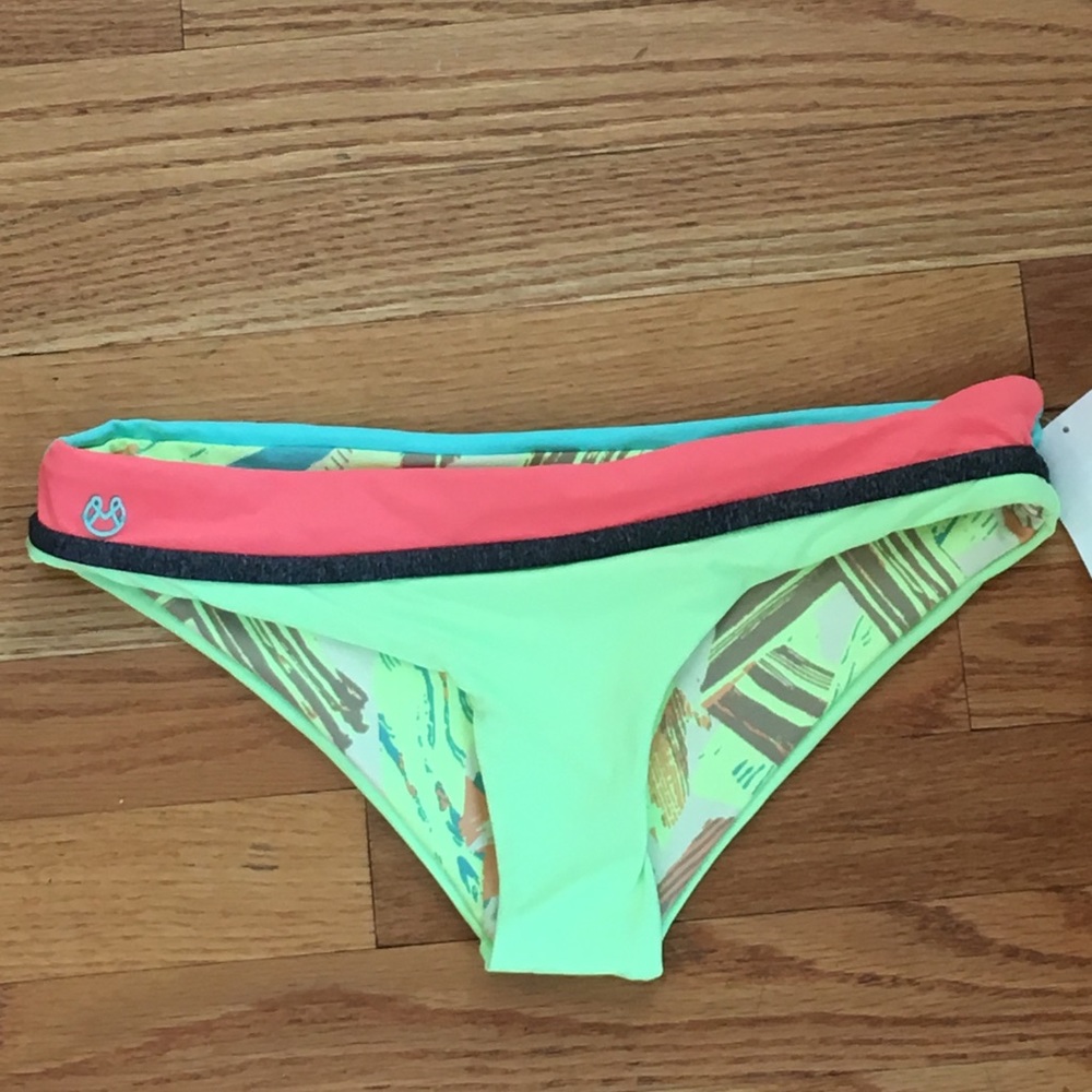NWOT Maaji lime collage reversible bikini bottom M